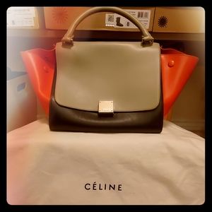 Authentic Cèline Trapeze shoulder/handbag